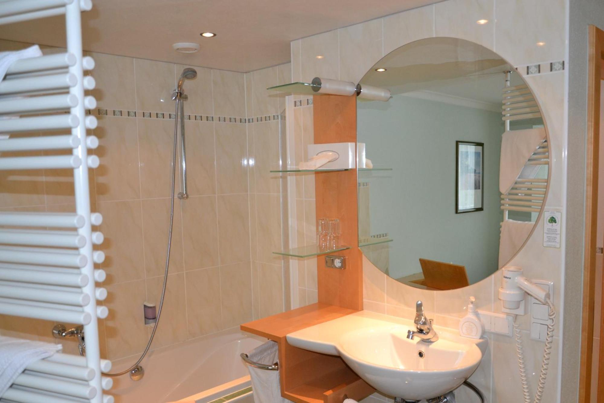 Hotel Alpina Nature-Wellness Веннс Экстерьер фото